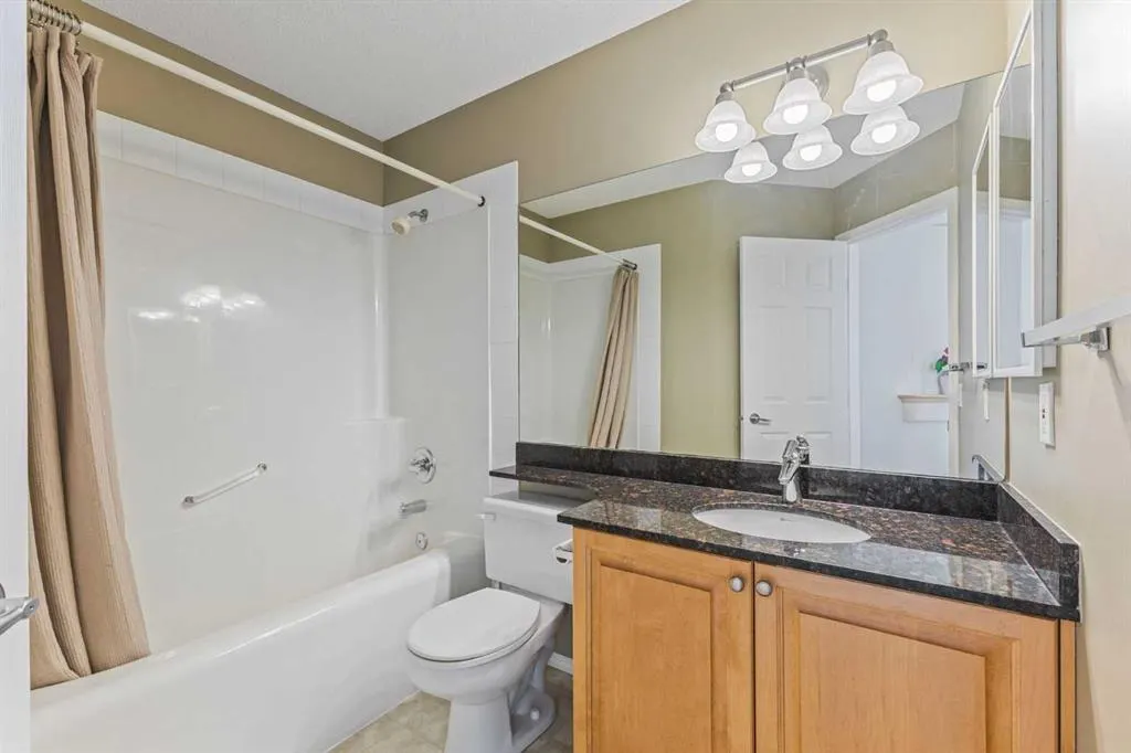 11 Simcoe Crescent SW