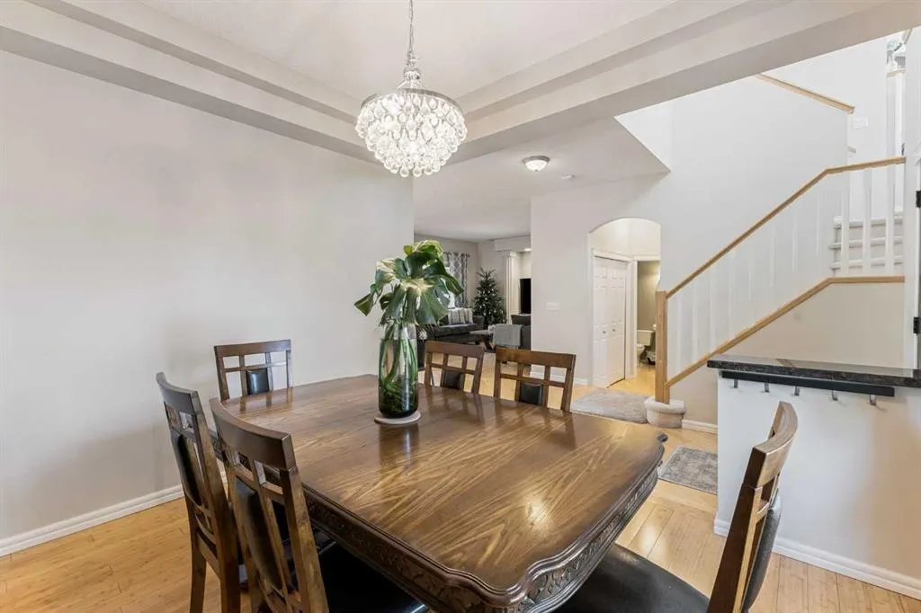 11 Simcoe Crescent SW