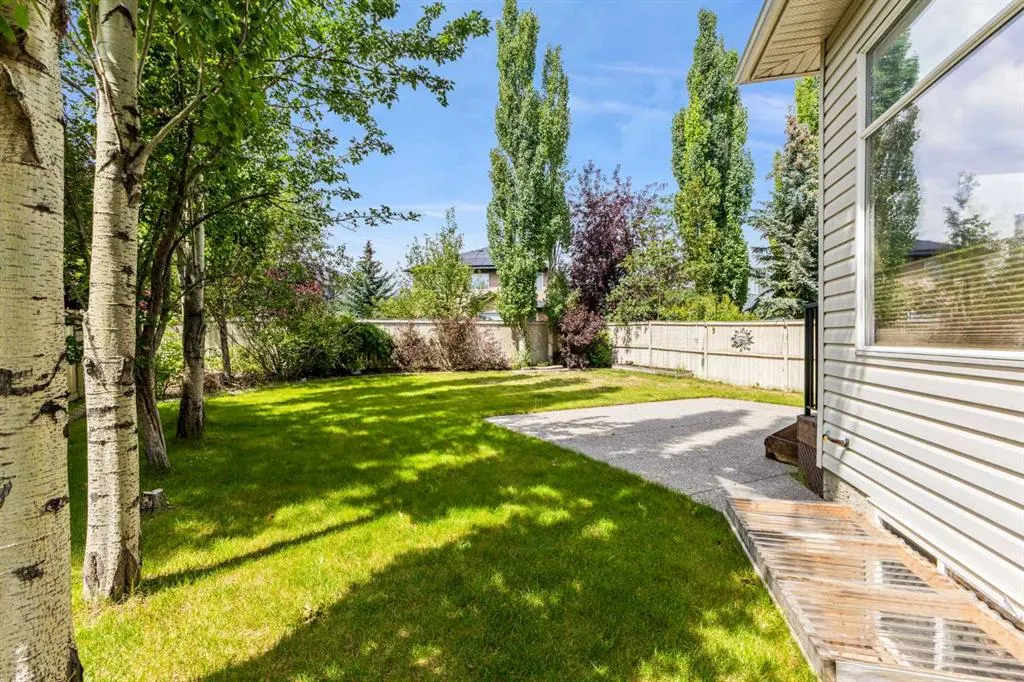 11 Simcoe Crescent SW