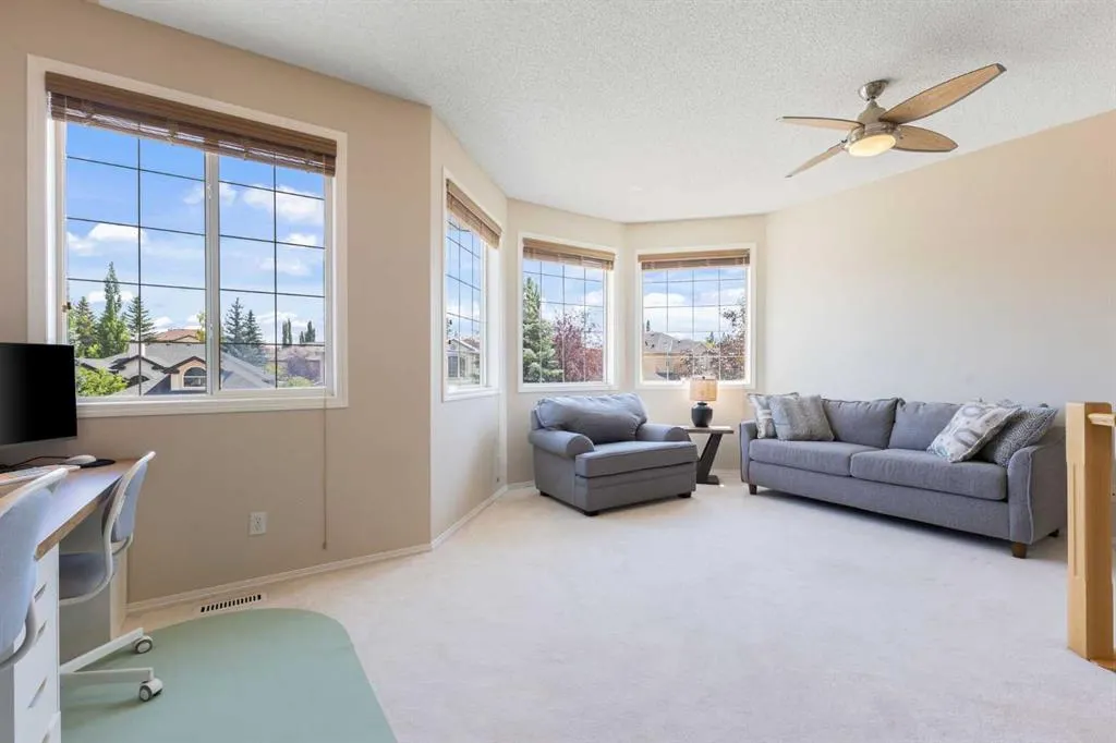 11 Simcoe Crescent SW