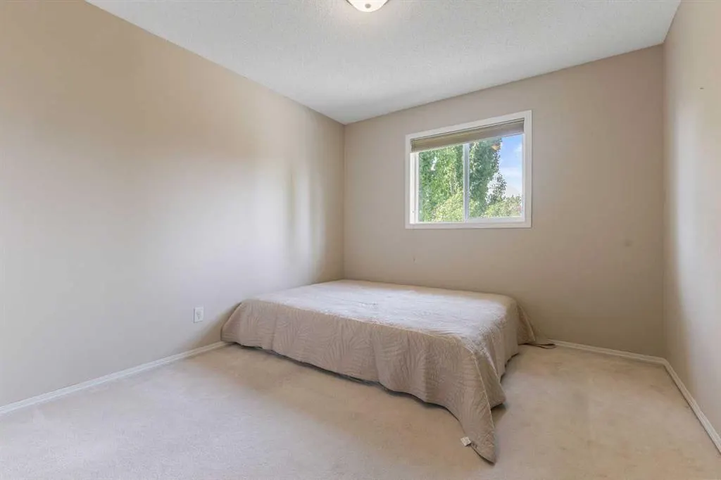 11 Simcoe Crescent SW