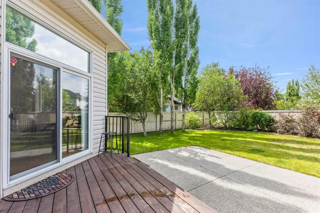 11 Simcoe Crescent SW