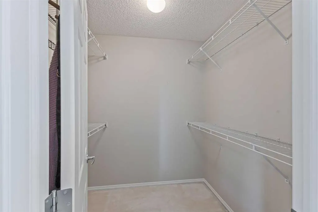 11 Simcoe Crescent SW
