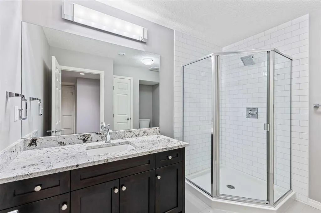 11 Simcoe Crescent SW