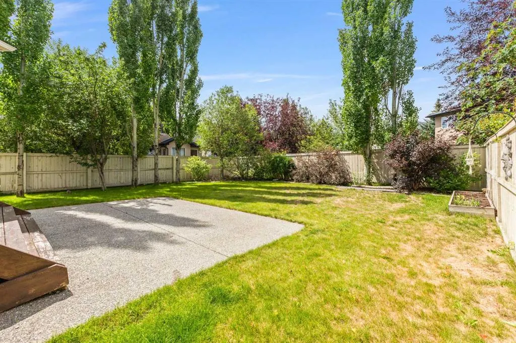 11 Simcoe Crescent SW