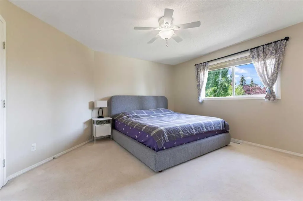 11 Simcoe Crescent SW