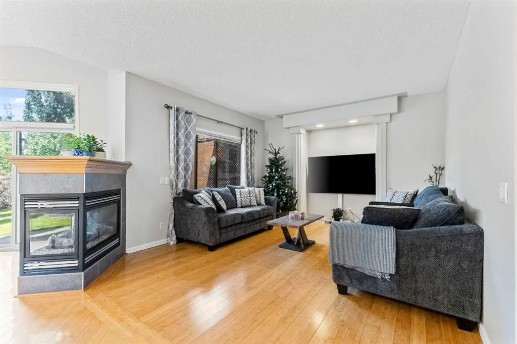 11 Simcoe Crescent SW