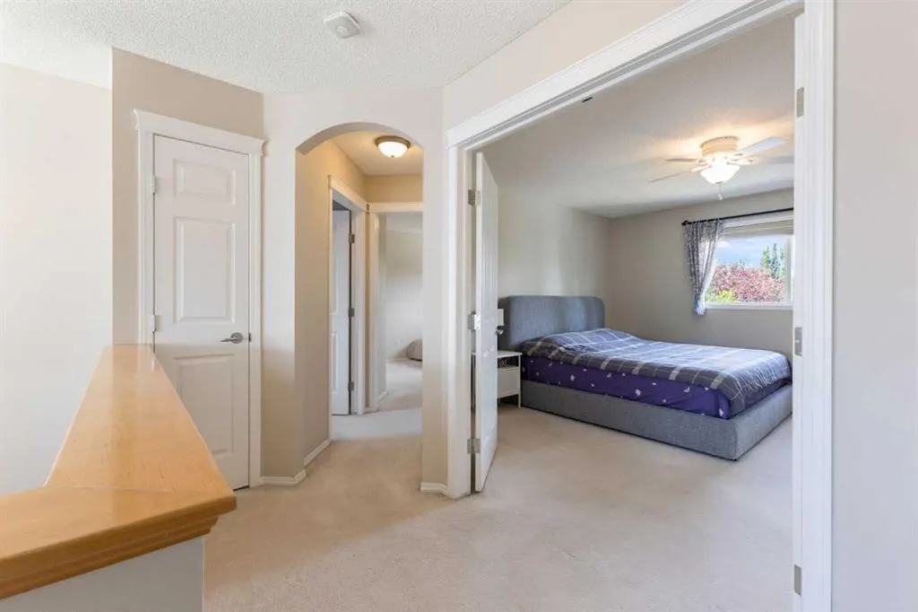 11 Simcoe Crescent SW