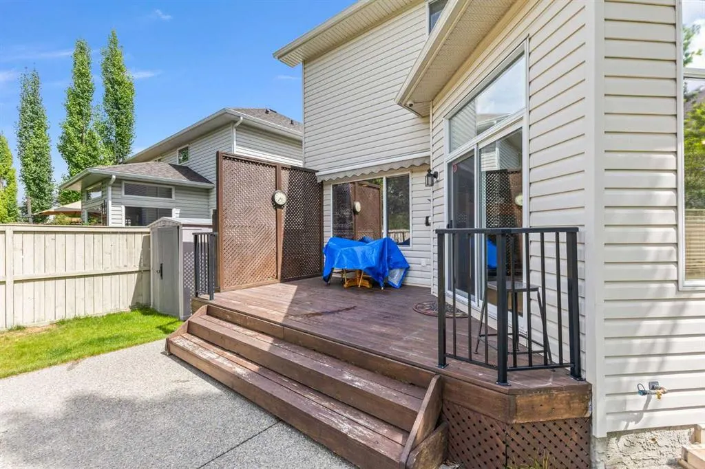 11 Simcoe Crescent SW