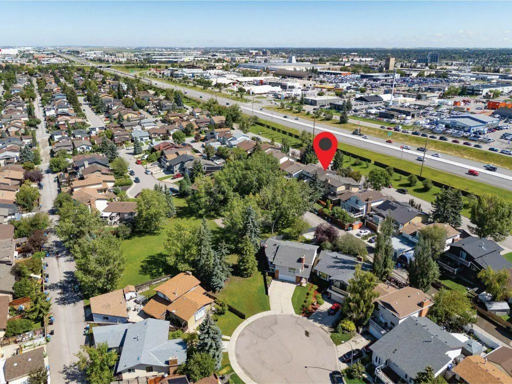 153 Mckinnon Crescent NE