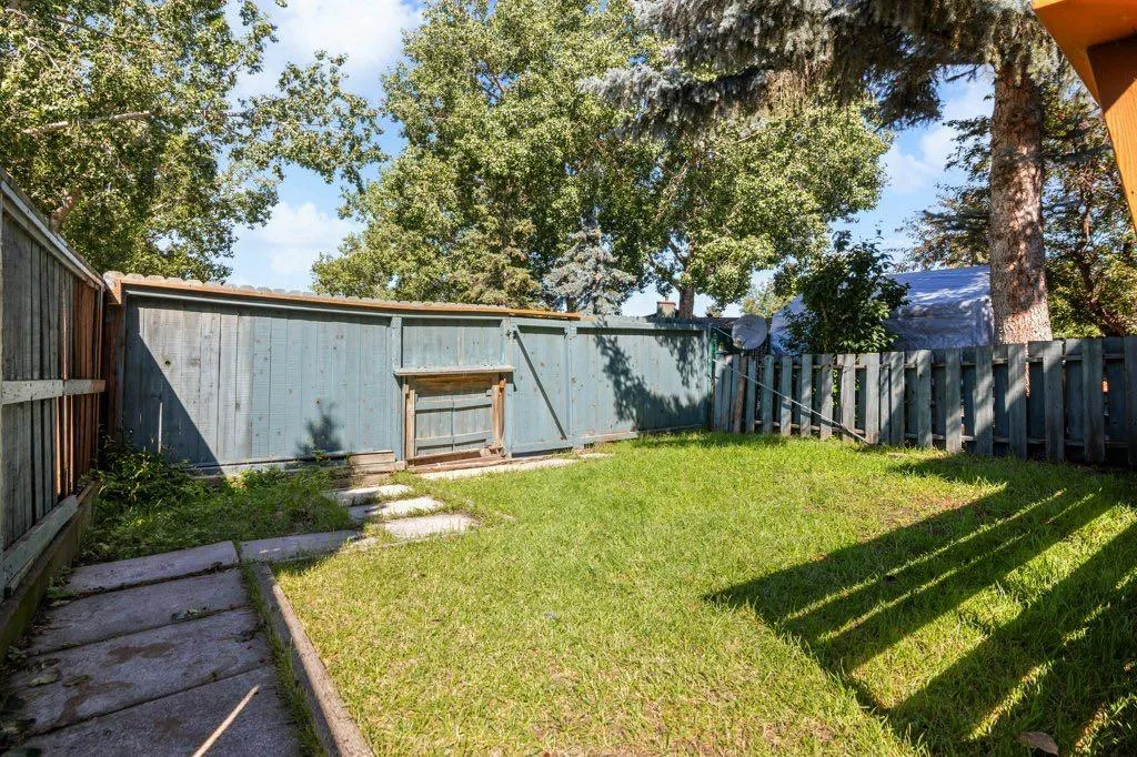 153 Mckinnon Crescent NE