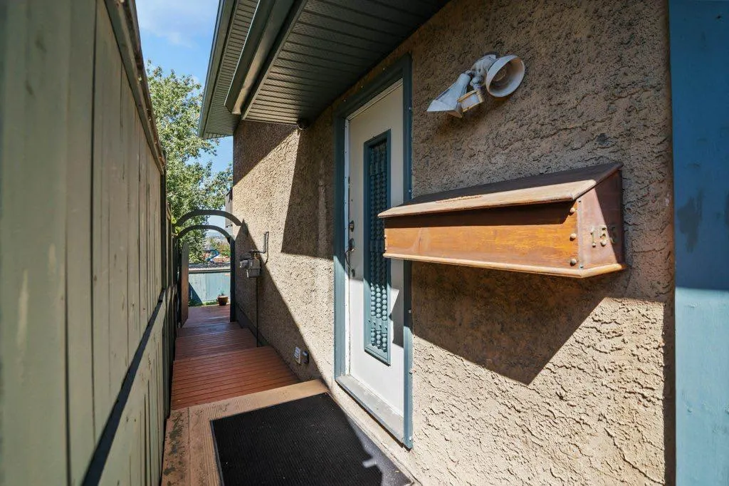 153 Mckinnon Crescent NE