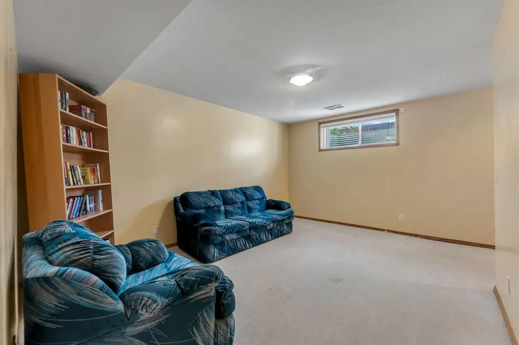 214 Saddlemont Boulevard NE