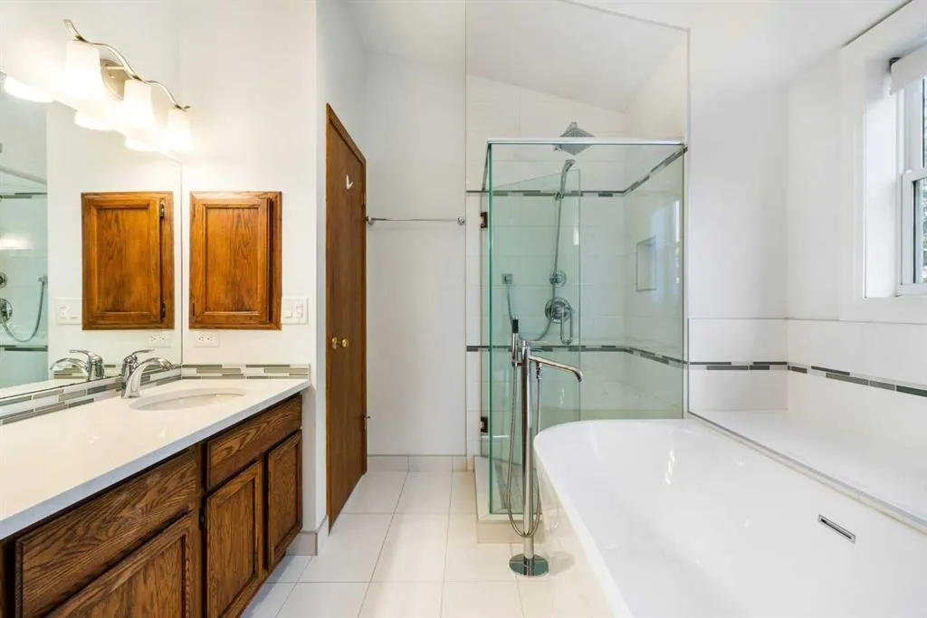 8 Edgeridge Way NW