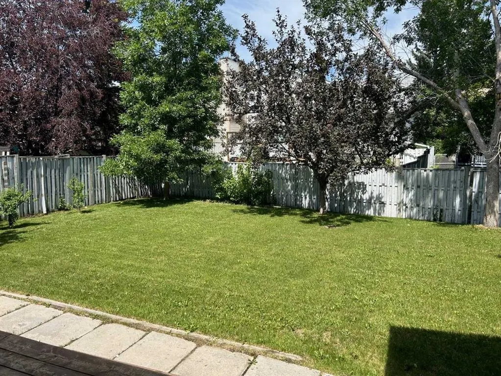 8 Edgeridge Way NW