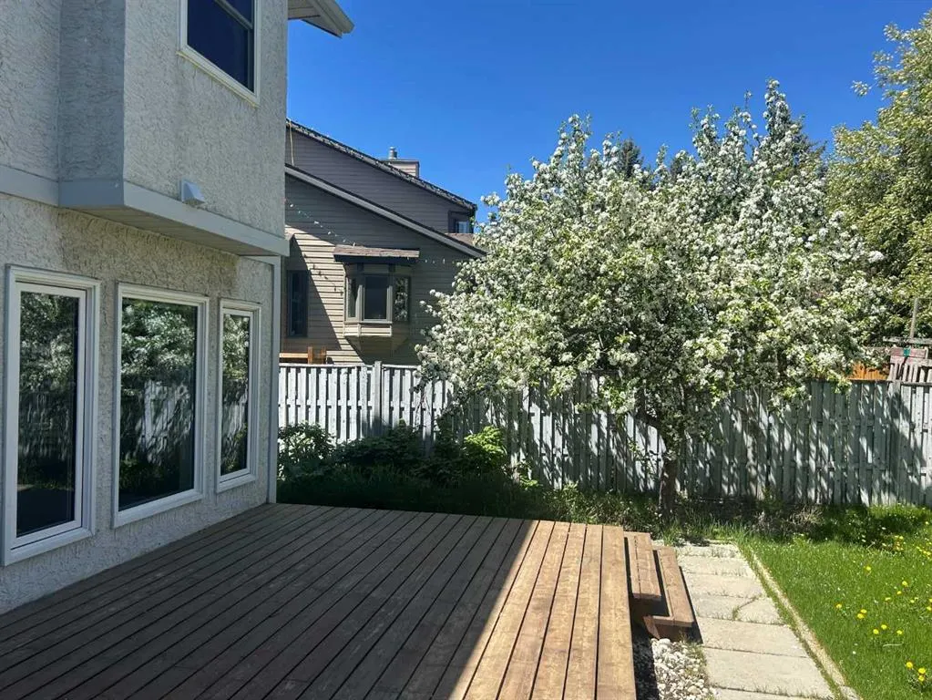 8 Edgeridge Way NW
