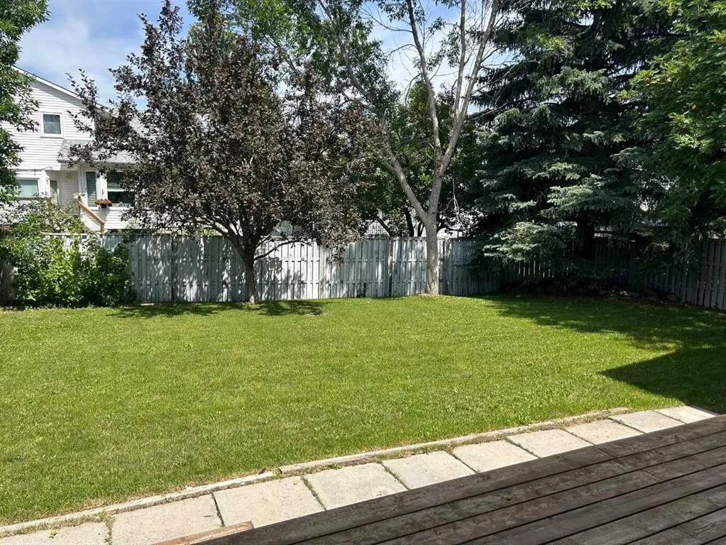 8 Edgeridge Way NW
