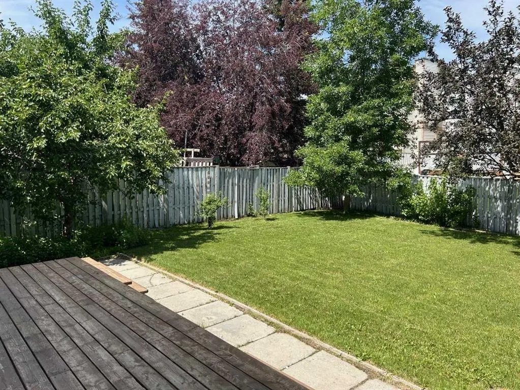 8 Edgeridge Way NW