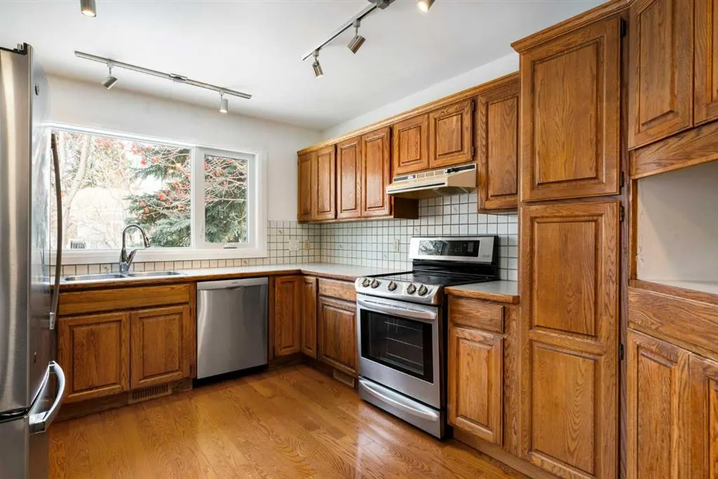 8 Edgeridge Way NW