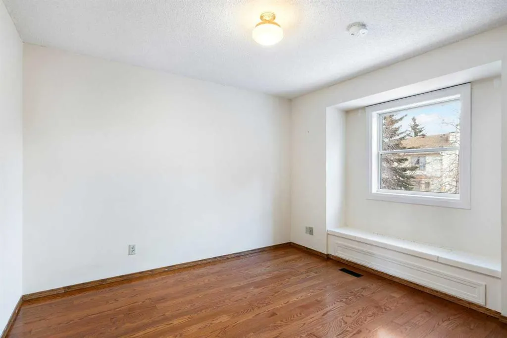 8 Edgeridge Way NW