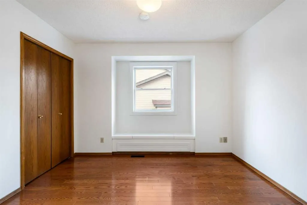 8 Edgeridge Way NW