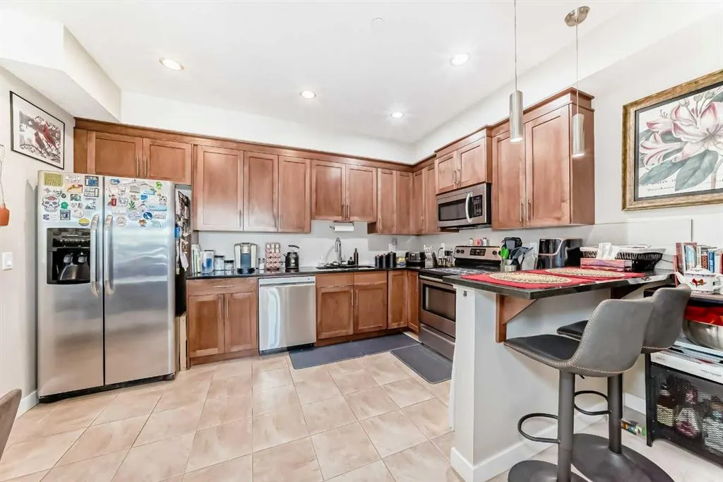 1005A Westmount Drive, #210