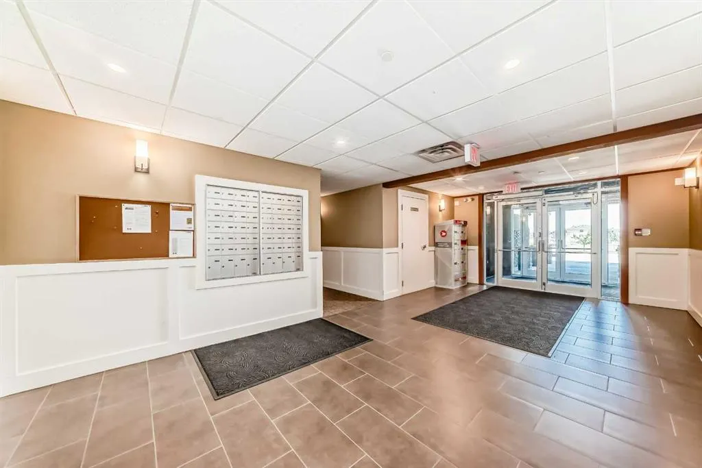 1005A Westmount Drive, #210