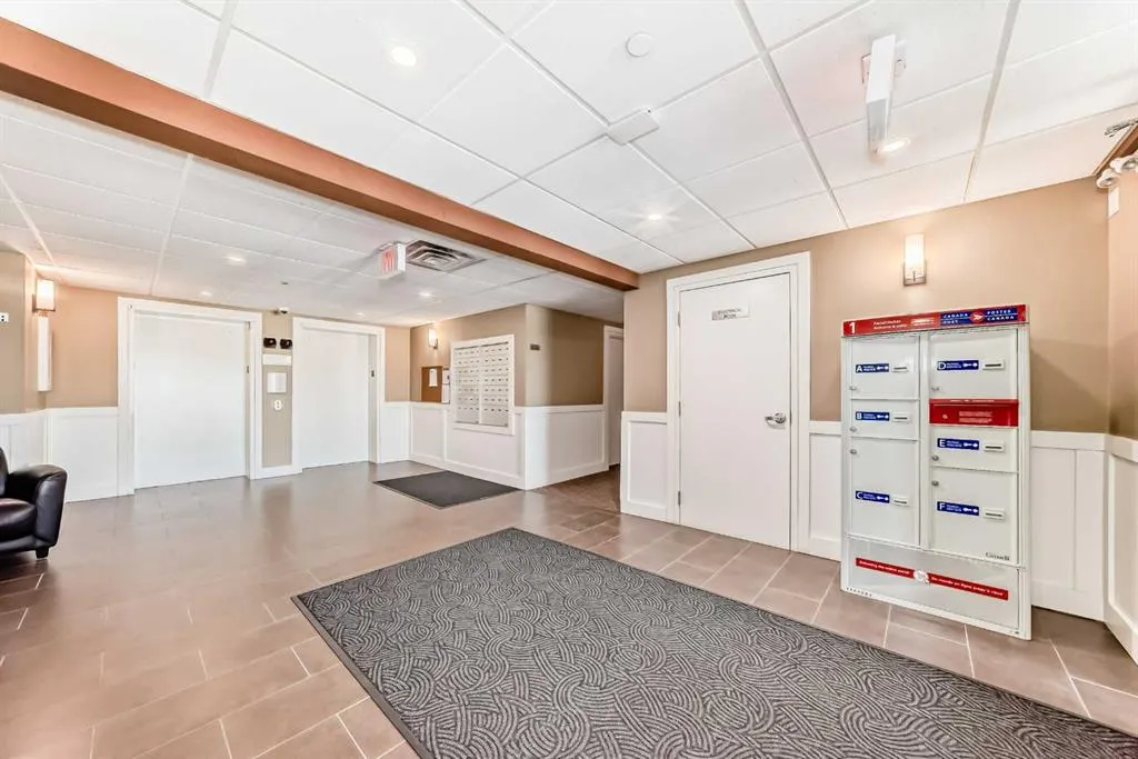 1005A Westmount Drive, #210