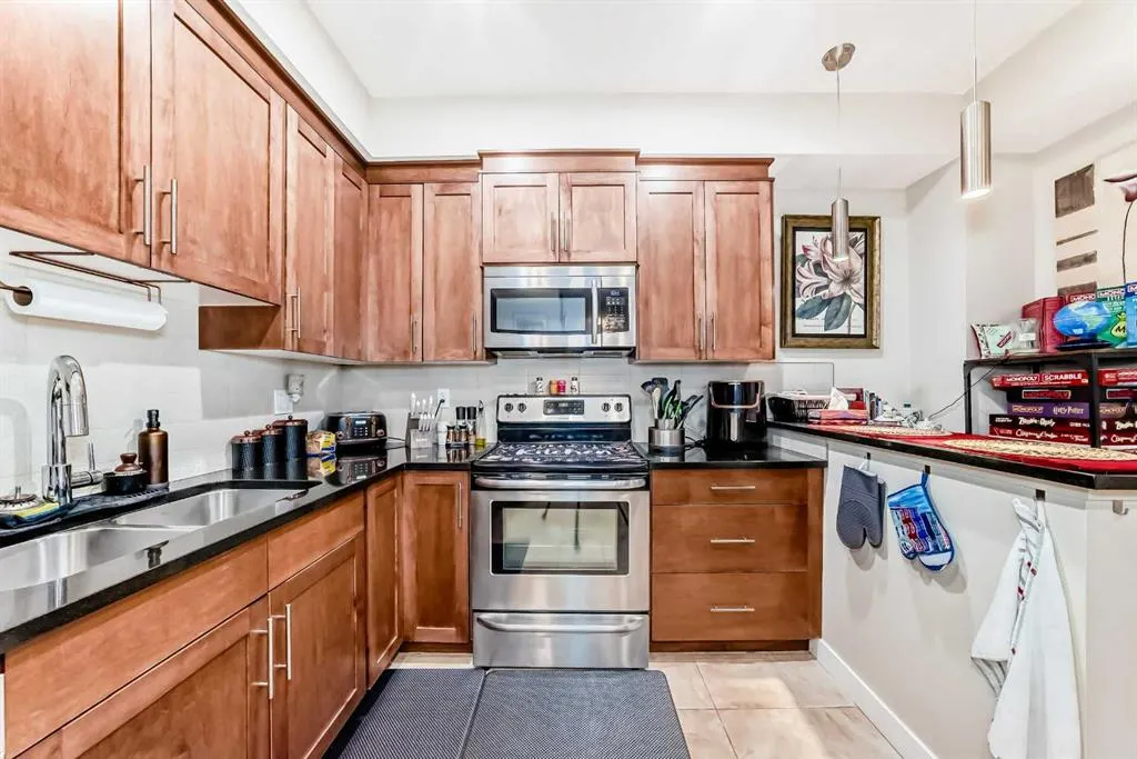 1005A Westmount Drive, #210