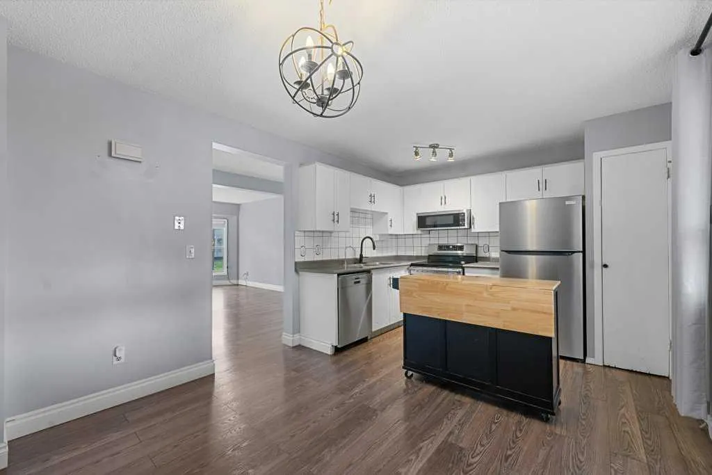50 Taraglen Road NE