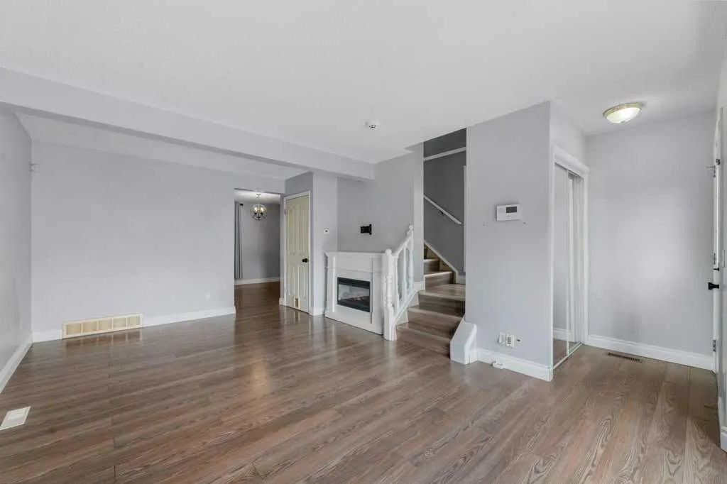 50 Taraglen Road NE