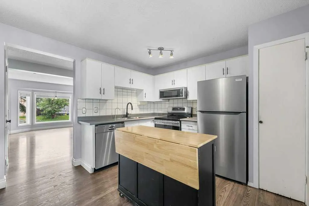 50 Taraglen Road NE