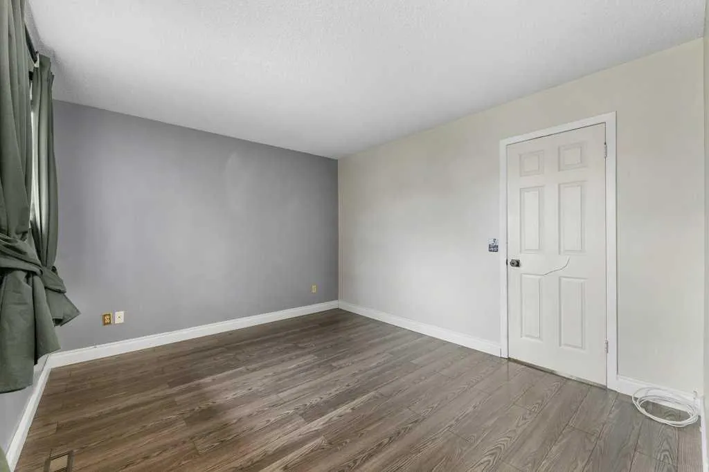 50 Taraglen Road NE