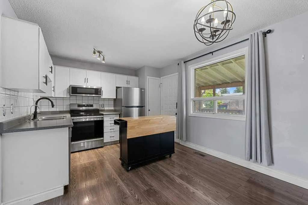 50 Taraglen Road NE