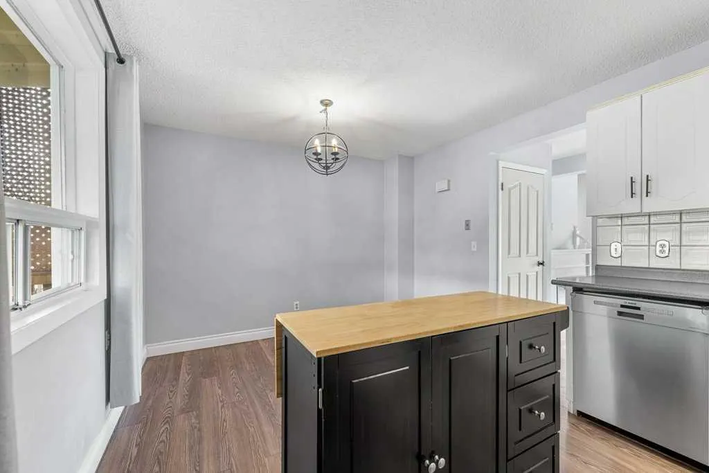 50 Taraglen Road NE