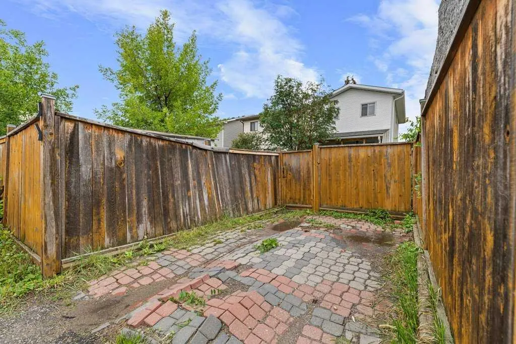 50 Taraglen Road NE