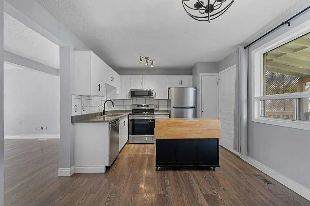 50 Taraglen Road NE