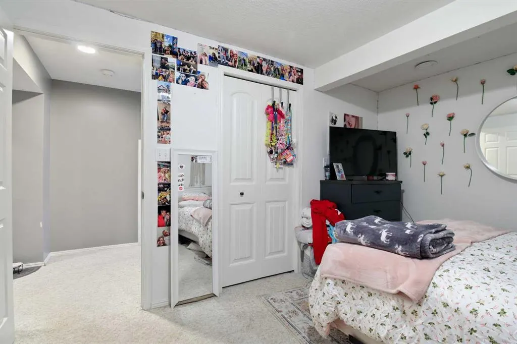 66 Edgewood Crescent W