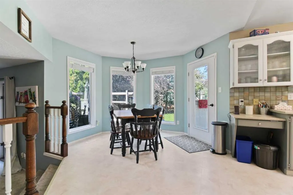 66 Edgewood Crescent W