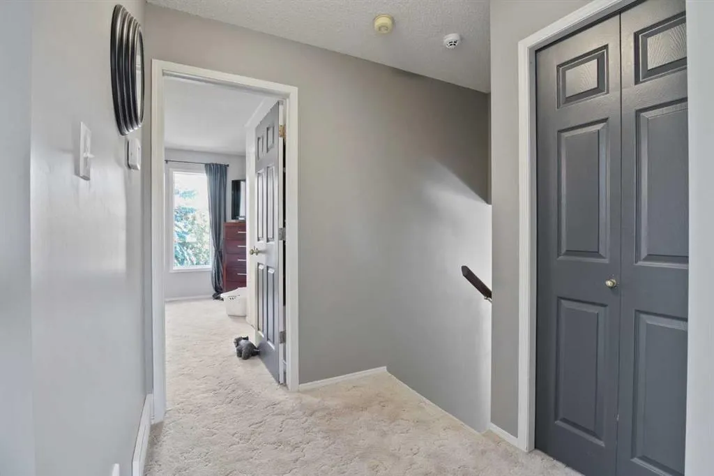 66 Edgewood Crescent W