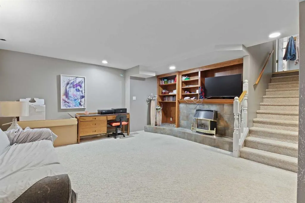 66 Edgewood Crescent W