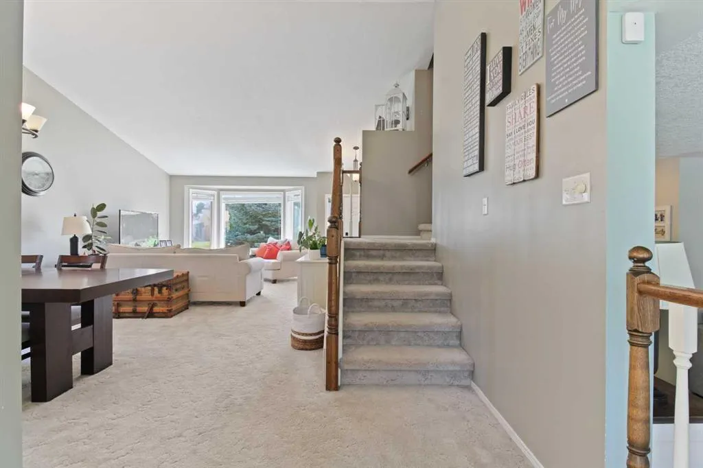 66 Edgewood Crescent W