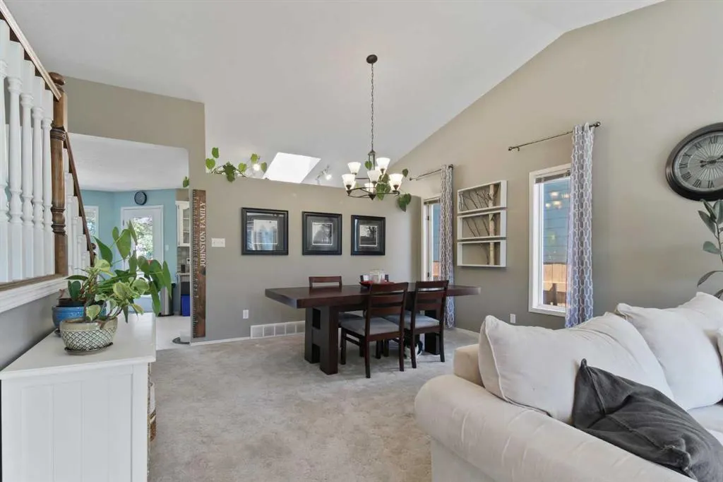 66 Edgewood Crescent W