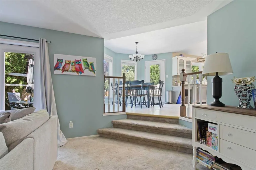 66 Edgewood Crescent W