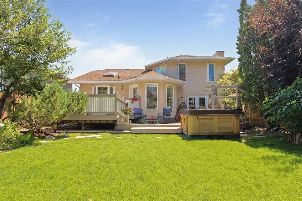 66 Edgewood Crescent W