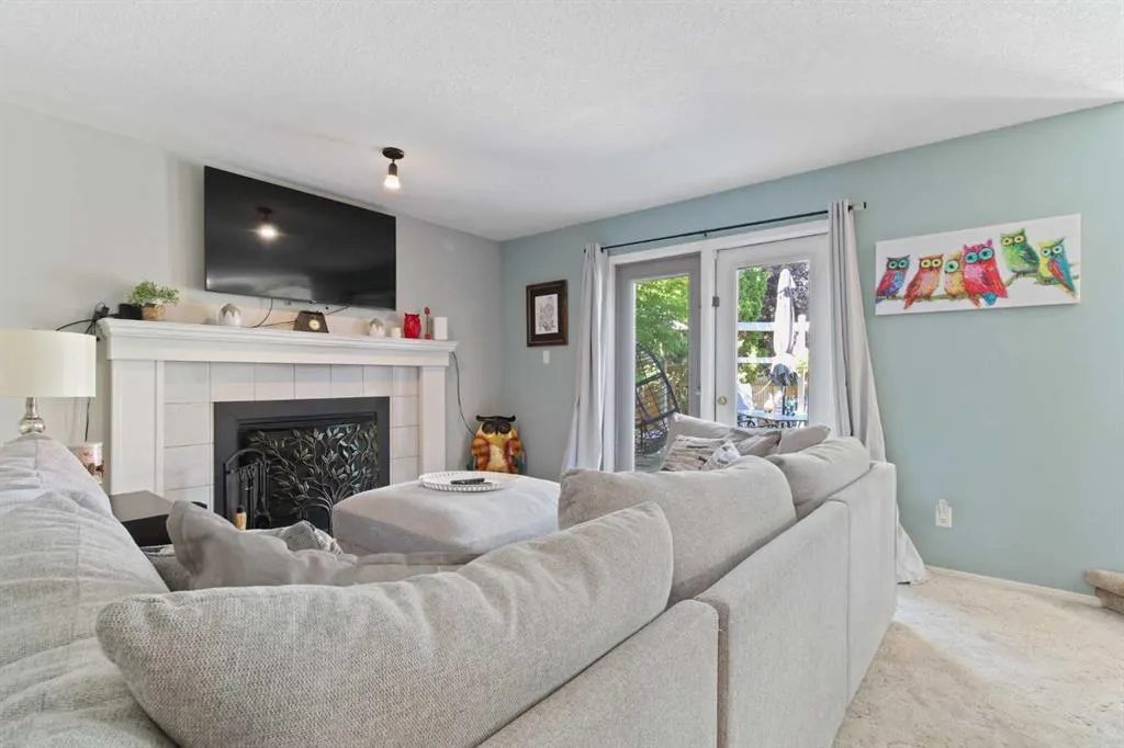 66 Edgewood Crescent W
