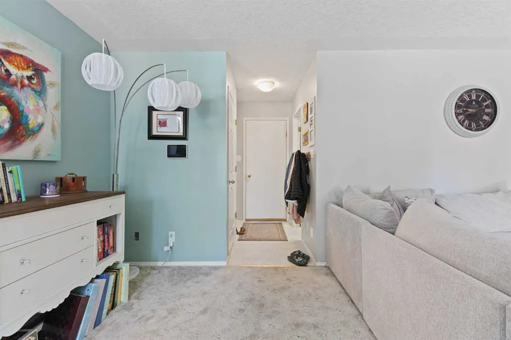 66 Edgewood Crescent W