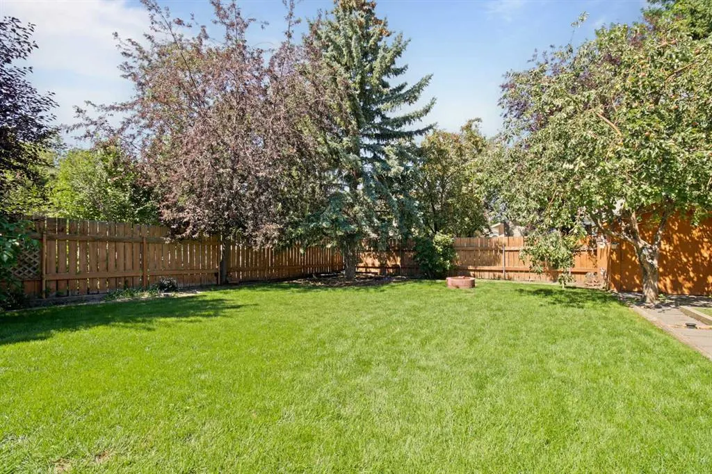 66 Edgewood Crescent W