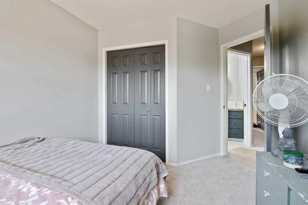 66 Edgewood Crescent W