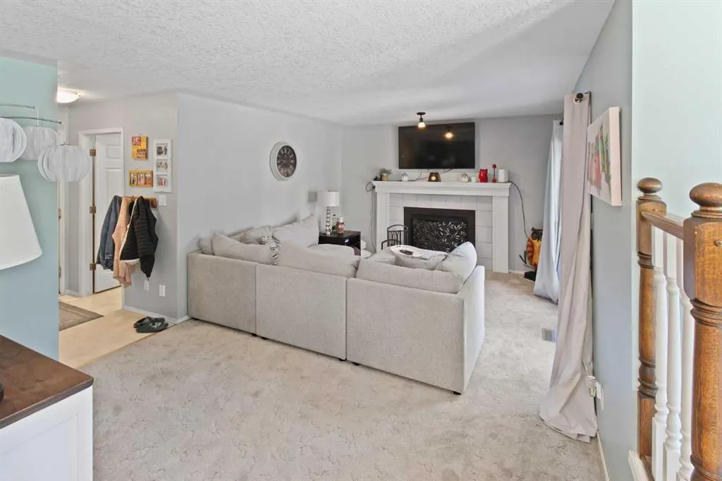 66 Edgewood Crescent W